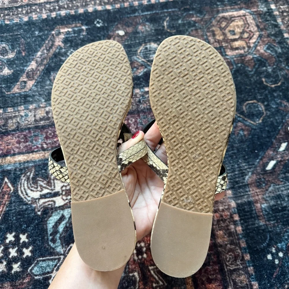 Tory Burch Metal Miller Stamped Snake Printed Leather Sandals Desert Roccia - Picture 8 of 8